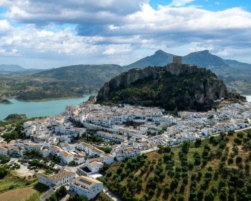 Where the Sierra Meets the Sky: A Slow Walk Through Andalucía’s White Villages