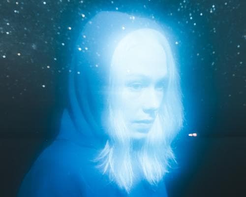 The Art of Dislocation: Phoebe Bridgers and the Luxury of Unflinching Feeling