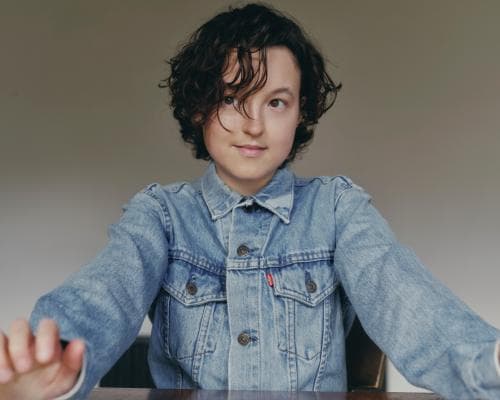 The 22-Year-Old Veteran: Bella Ramsey’s Unhurried Rise to Cult-Status Royalty