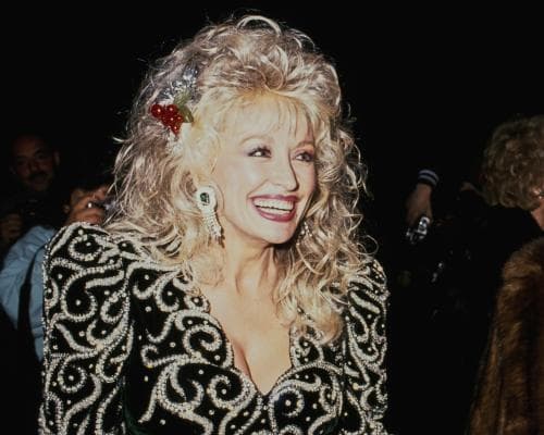 The Billion-Dollar Rhinestone: Dolly Parton’s Masterclass in Owning Your Image