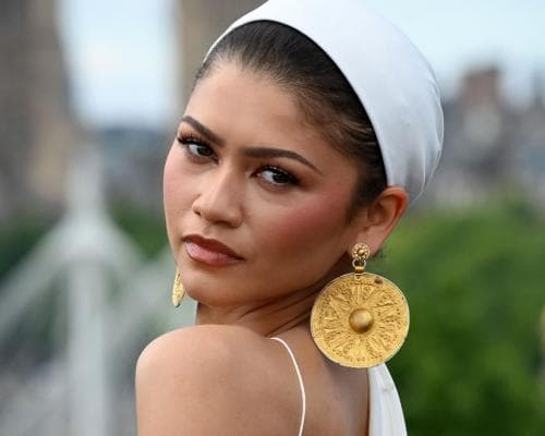 The Earrings That Shook the World: Zendaya, a Lost Persian Hoard, and the Billionaire’s Dilemma