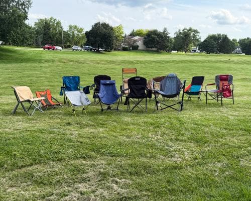 The Art of Doing Nothing: How the Ultra-Wealthy Redefine the Portable Throne