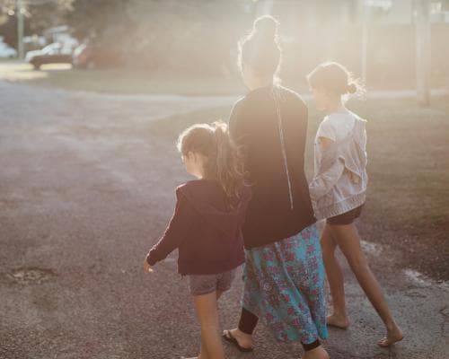 The Ultimate Status Symbol? A Child-Free Life, Curated Through Auntiehood