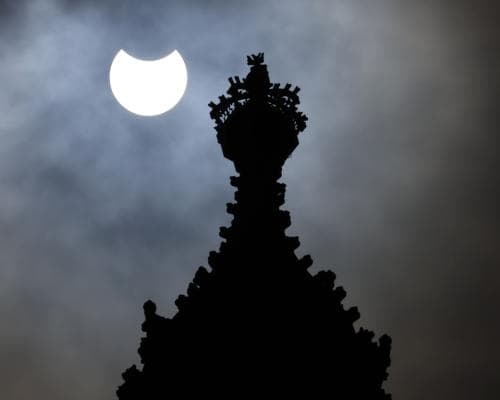 The Eclipse Hour: Why the Smart Set Is Reconsidering the Grid